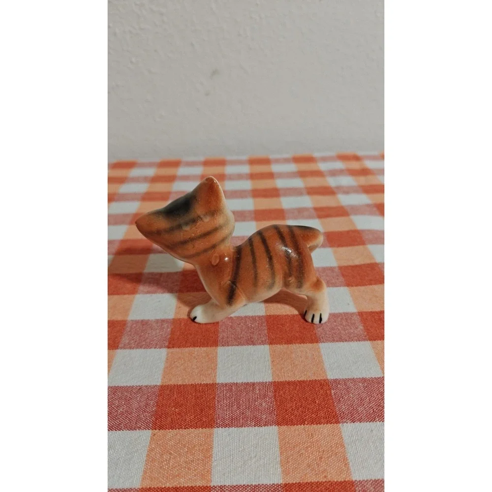 VINTAGE BIG EYED KITTEN CAT PORCELAIN CERAMIC FIGURINE